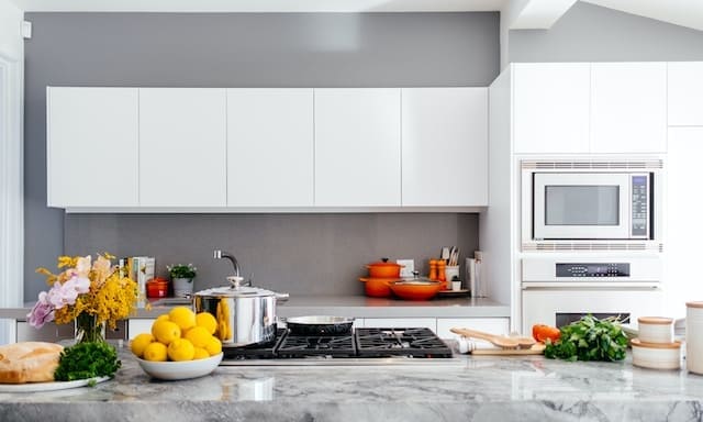 किचन को सुंदरता का स्तर उठाने के लिए 6 सुझाव (6 Tips to Elevate the Beauty of Your Kitchen)